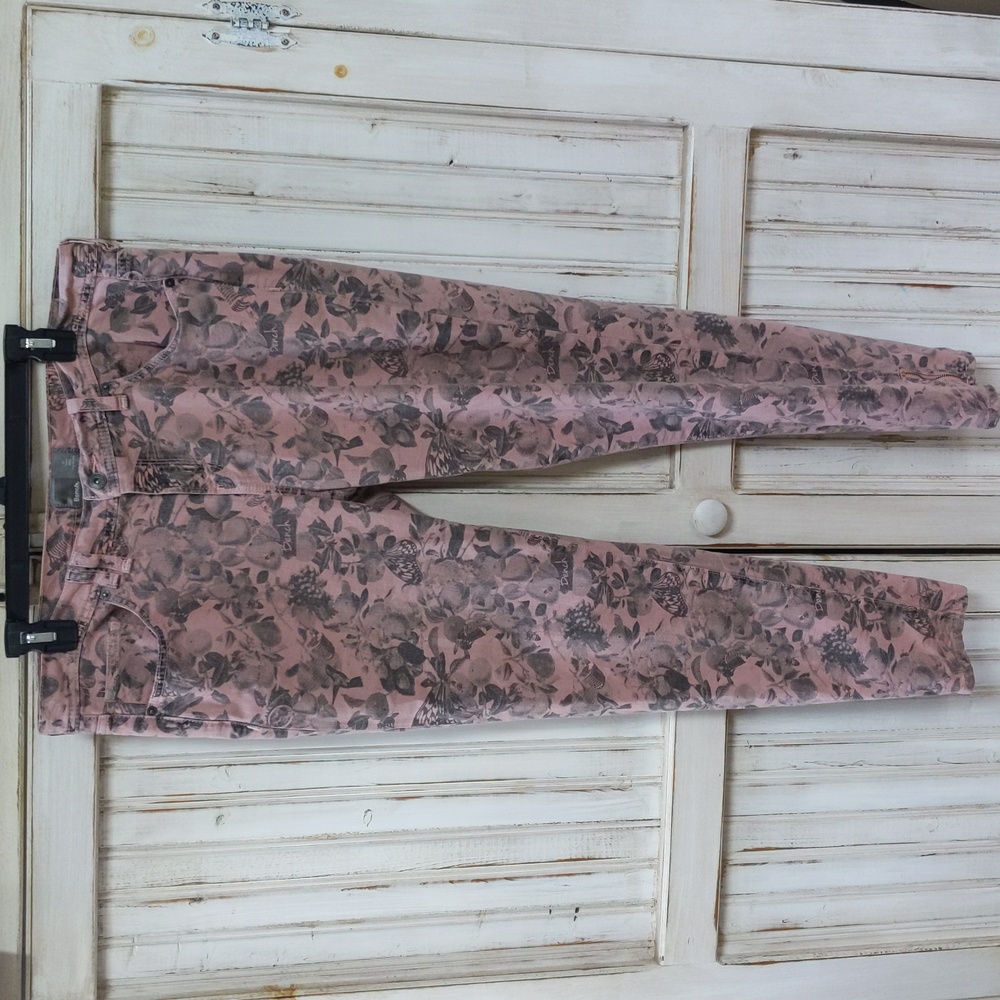 Bench, pink and gray floral bench logo jeans. Size 30